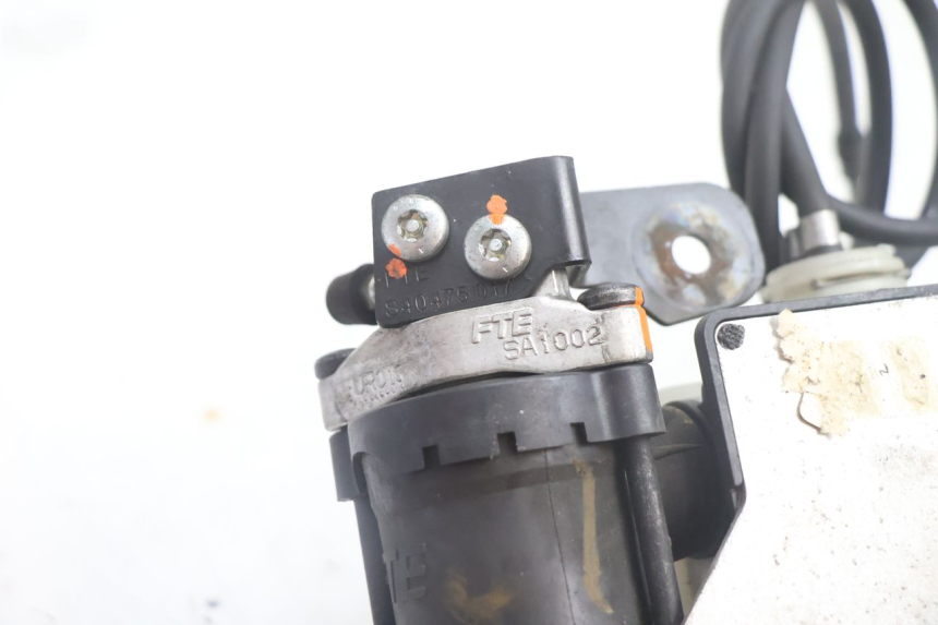 photo de ABS PUMP PEUGEOT SATELIS 125 (2006 - 2009) - Surface and material condition