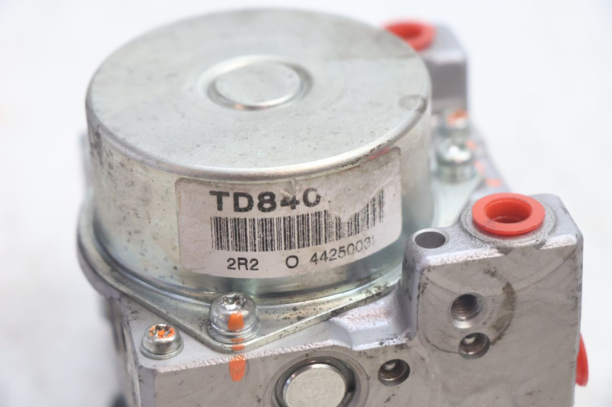 photo de ABS PUMP PEUGEOT SATELIS 125 (2013 - 2018) - Technical close-up