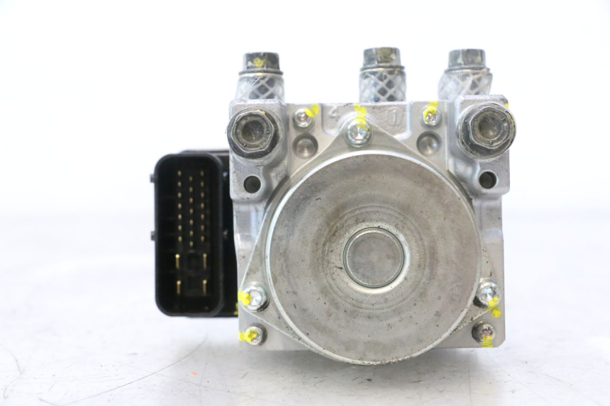 photo de ABS PUMP PEUGEOT SATELIS 125 (2013 - 2018) - Surface and material condition