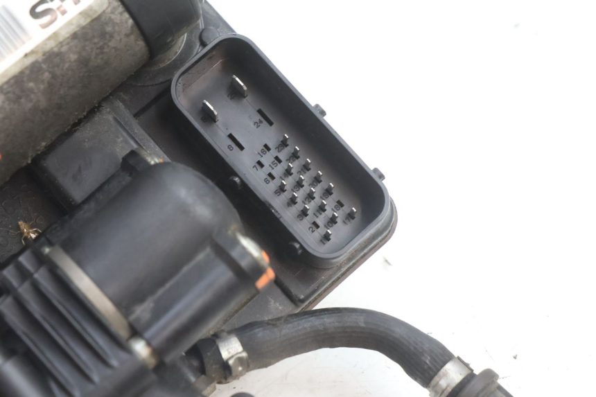 photo de ABS PUMP PEUGEOT SATELIS 125 (2006 - 2009) - Technical close-up