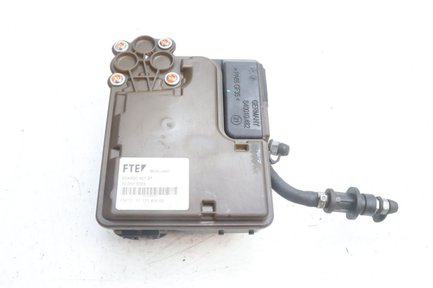 photo de ABS PUMP PEUGEOT SATELIS 125 (2006 - 2009) - Fixing points details