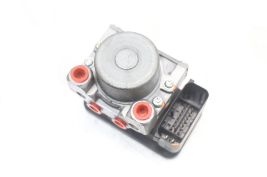 photo de ABS PUMP SUZUKI BURGMAN 125 (2018 - 2021) - Technical close-up