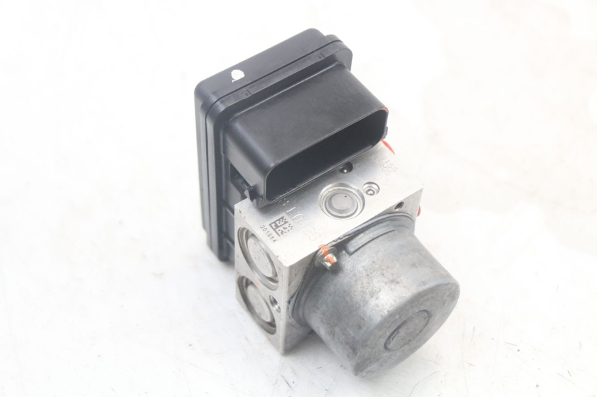 photo de ABS PUMP KAWASAKI VERSYS ABS 650 (2015 - 2018) - Technical close-up