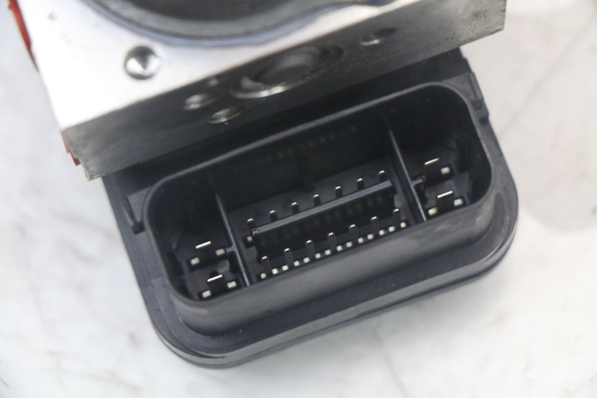 photo de ABS PUMP YAMAHA XMAX X-MAX ABS 125 (2017 - 2020) - Technical close-up