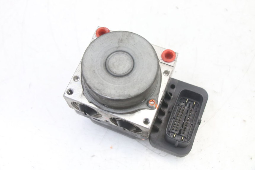 photo de ABS PUMP YAMAHA X-MAX XMAX ABS 250 (2010 - 2012) - Technical close-up