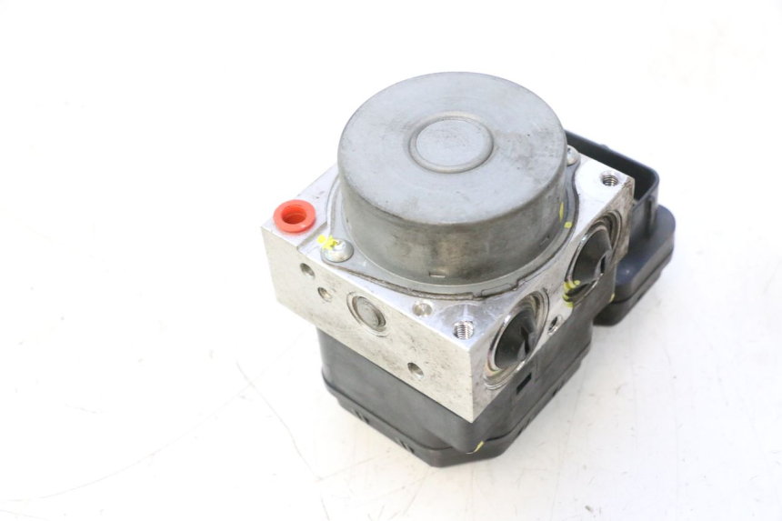 photo de ABS PUMP YAMAHA X-MAX XMAX 125 (2010 - 2013) - Alternative perspective