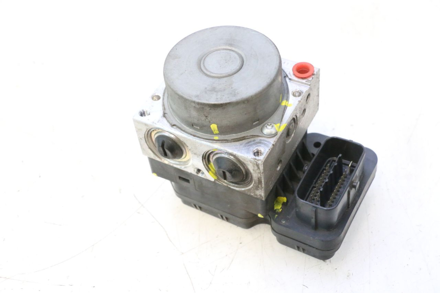 photo de ABS PUMP YAMAHA X-MAX XMAX 125 (2010 - 2013) - Technical close-up
