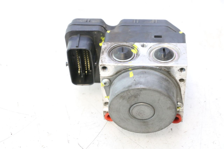 photo de ABS PUMP YAMAHA X-MAX XMAX 125 (2010 - 2013) - Fixing points details