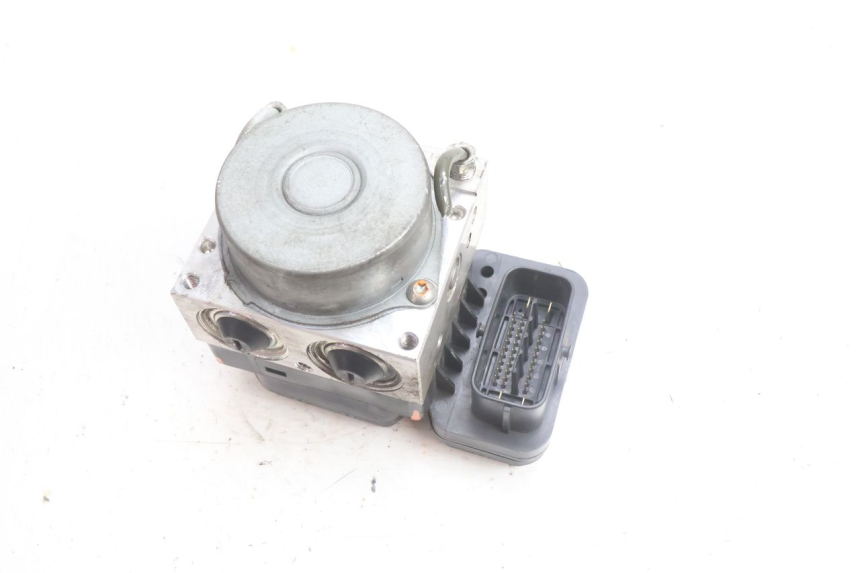 photo de ABS PUMP YAMAHA X-MAX XMAX 125 (2010 - 2013) - Alternative perspective