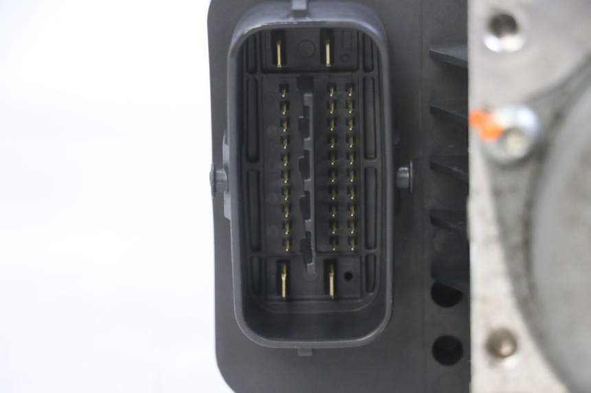 photo de ABS PUMP YAMAHA XJ6 ABS 600 (2008 - 2016) - Alternative perspective