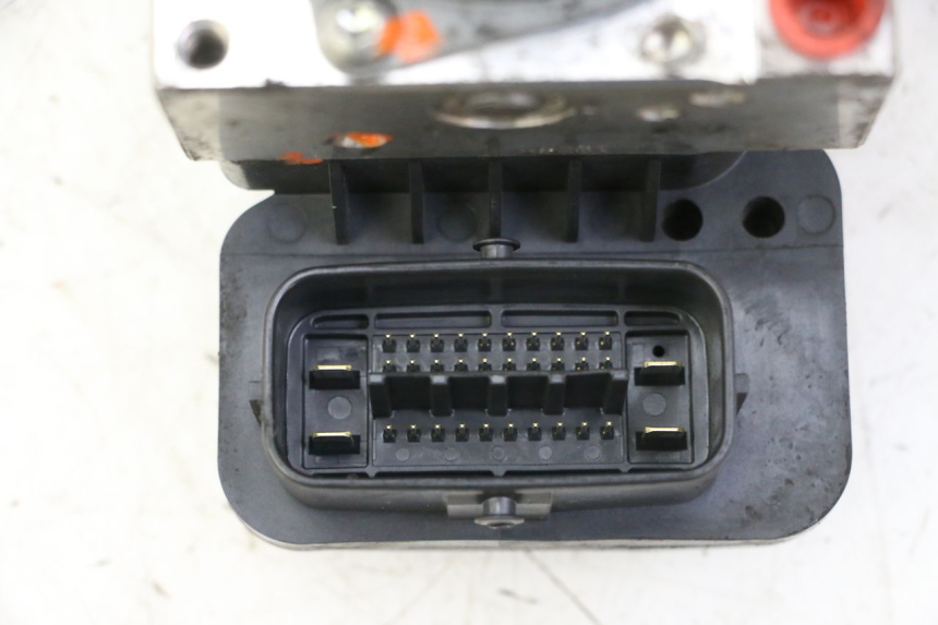 photo de ABS PUMP YAMAHA XJ6 ABS 600 (2008 - 2016) - Detailed visual inspection