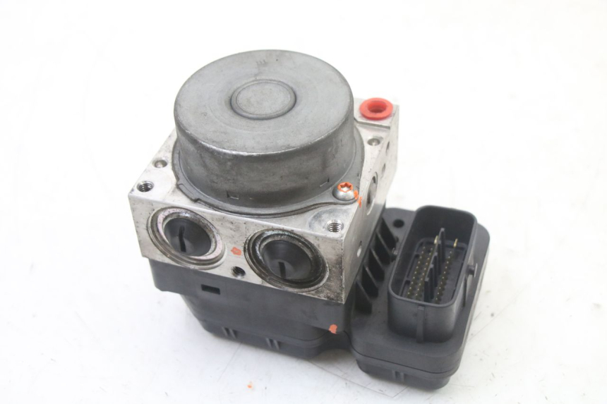 photo de ABS PUMP YAMAHA X-MAX XMAX ABS 250 (2010 - 2014) - Alternative perspective
