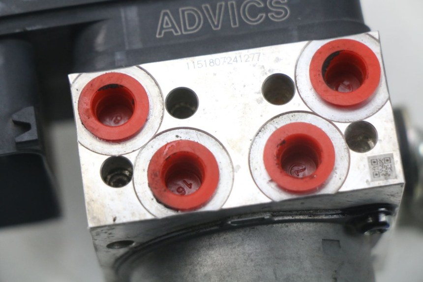 photo de ABS PUMP YAMAHA YP T-MAX TMAX 530 (2017 - 2020) - Alternative perspective