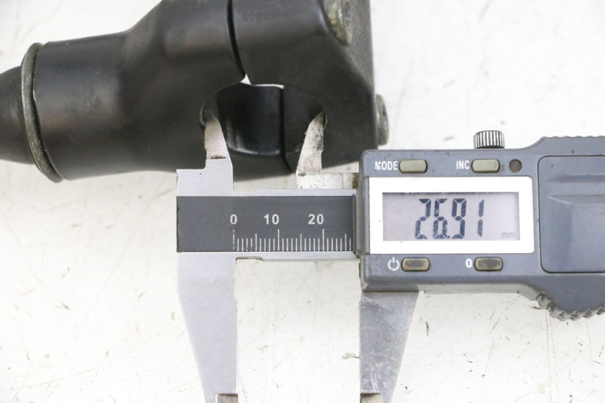 photo de HANDLEBAR RISERS MAG POWER BOMBERS 4T 50 (2016 - 2026) - Zoom on usage condition