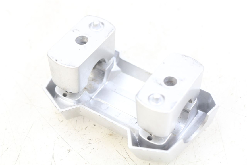 photo de HANDLEBAR RISER SYM CROX 4T 50 (2016 - 2023) - Zoom on usage condition