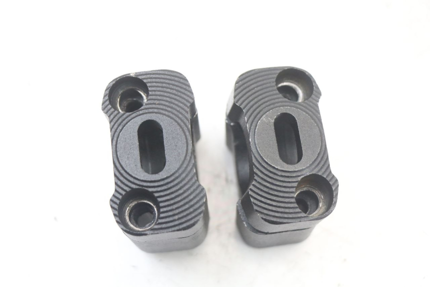 photo de HANDLEBAR RISERS DERBI SENDA SM DRD X-TREME 50 (2011 - 2017) - Zoom on usage condition