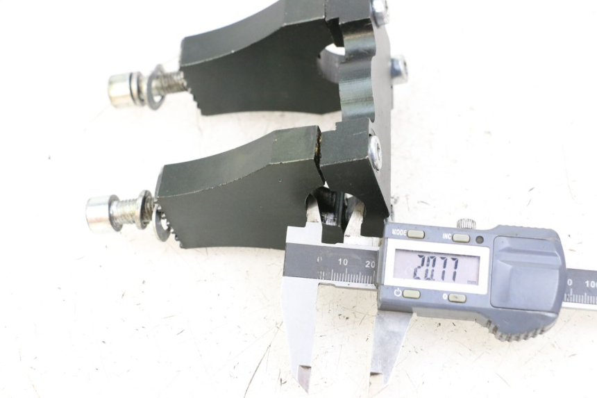 photo de HANDLEBAR RISERS RSR DIRT BIKE 150 - Component detail