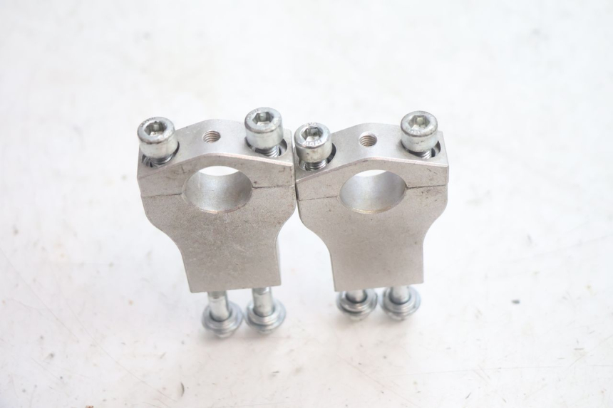 photo de HANDLEBAR RISERS MINI MX DRIFT 150 - Zoom on usage condition