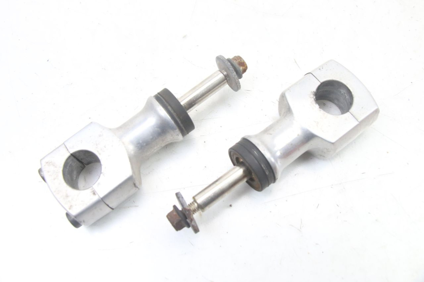 photo de HANDLEBAR RISERS HONDA VT C2 SHADOW 750 (1997 - 2001) - Technical close-up