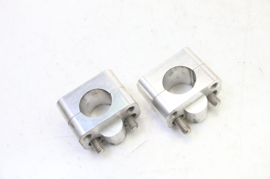 photo de HANDLEBAR RISERS RIEJU MRT 50 (2018 - 2021) - Zoom on usage condition