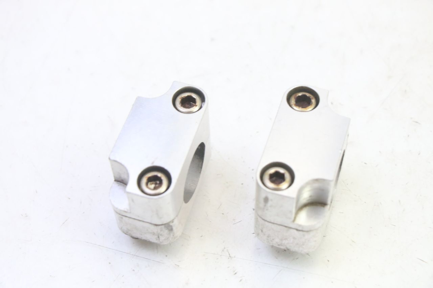 photo de HANDLEBAR RISERS RIEJU MRT 50 (2018 - 2021) - Alternative perspective