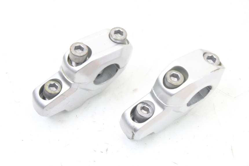 photo de HANDLEBAR RISERS SUZUKI GSF S BANDIT 600 (2000 - 2004) - Component detail