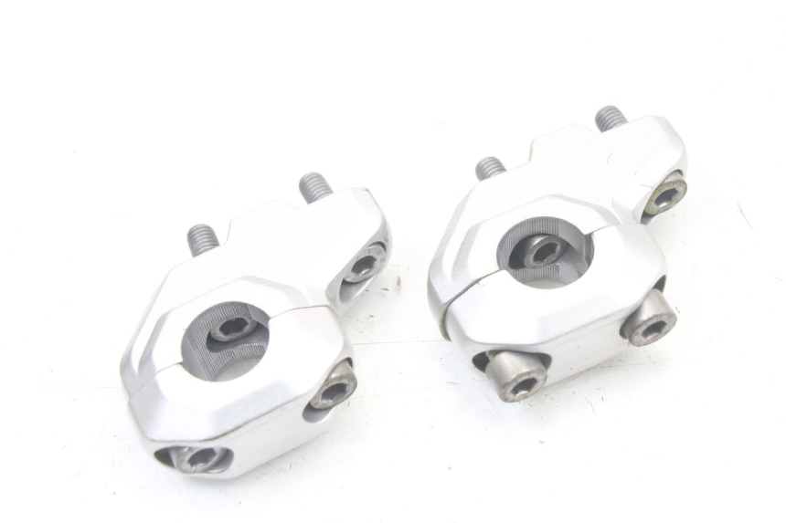 photo de HANDLEBAR RISERS SUZUKI GSF S BANDIT 600 (2000 - 2004) - Zoom on usage condition