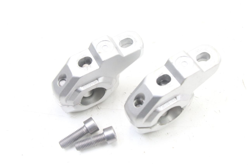 photo de HANDLEBAR RISERS SUZUKI GSF S BANDIT 600 (2000 - 2004) - Fixing points details