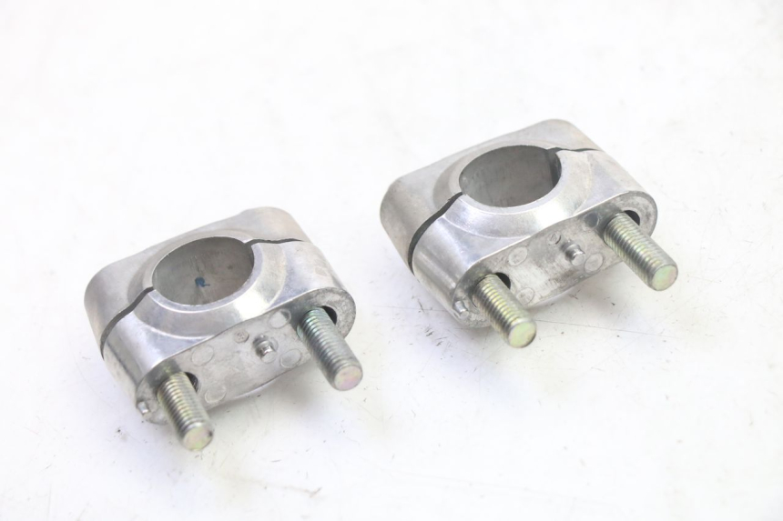 photo de HANDLEBAR RISERS YAMAHA XMAX X-MAX 125 (2021 - 2025) - Alternative perspective