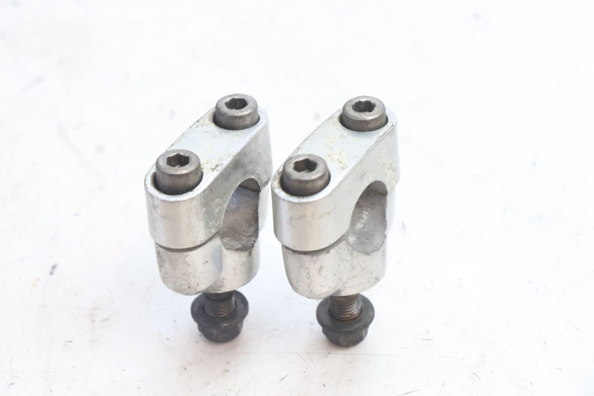 photo de HANDLEBAR RISERS YAMAHA XJR 1300 (1998 - 2002) - Zoom on usage condition