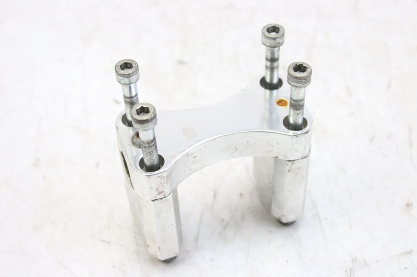 photo de HANDLEBAR RISER ZHEJIANG XMOTOS XB-81 50 - Technical close-up