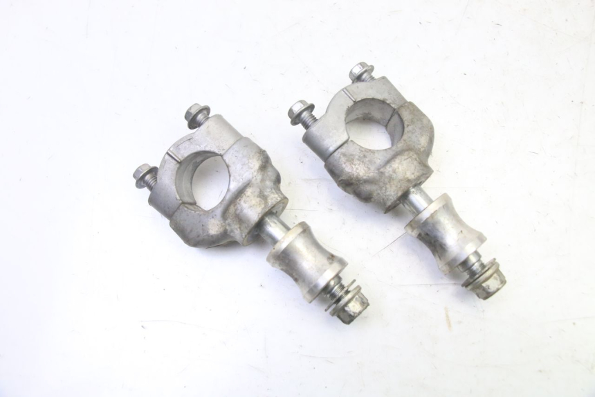 photo de HANDLEBAR RISERS YAMAHA YZ 85 (2022 - 2025) - Zoom on usage condition