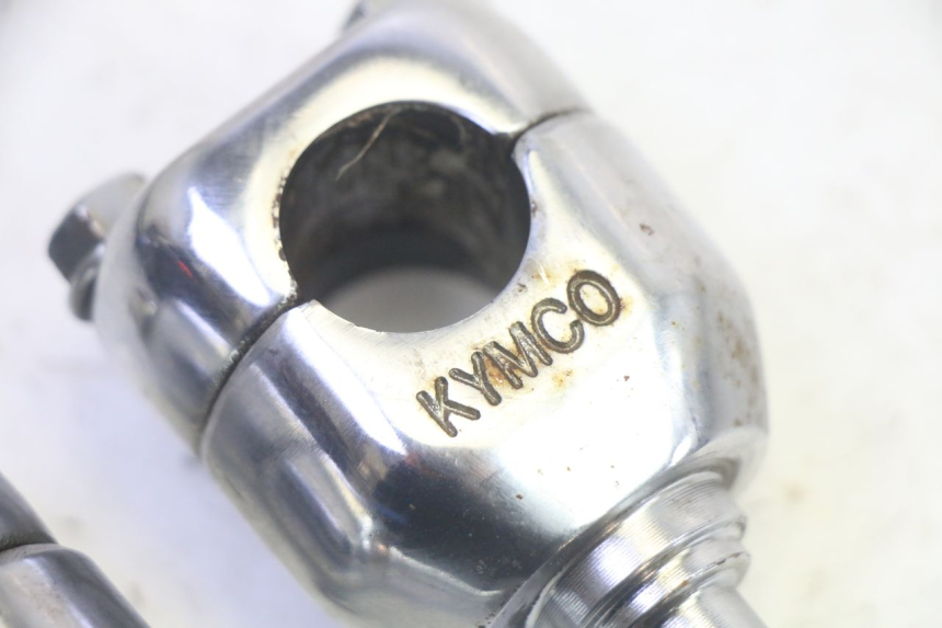 photo de HANDLEBAR RISERS KYMCO ZING 125 (1997 - 2003) - Fixing points details