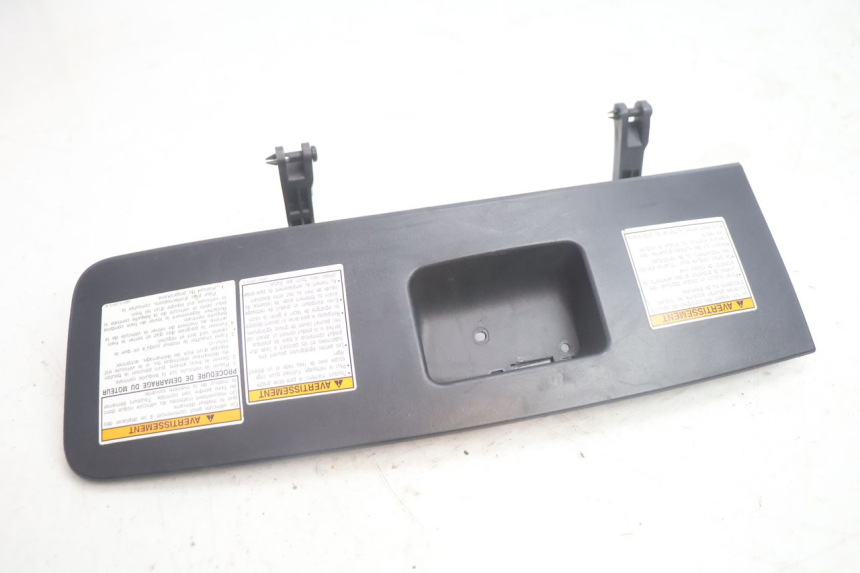 photo de GLOVEBOX DOOR SUZUKI BURGMAN EXECUTIVE ABS 650 (2006 - 2012) - Zoom on usage condition