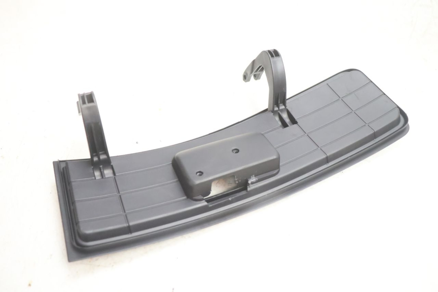 photo de GLOVEBOX DOOR SUZUKI BURGMAN EXECUTIVE ABS 650 (2006 - 2012) - Technical close-up
