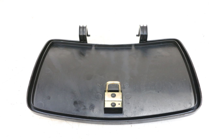 photo de GLOVEBOX DOOR KYMCO PEOPLE S 125 (2000 - 2008) - Zoom on usage condition