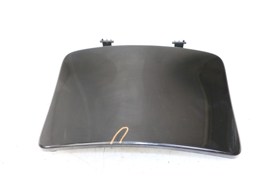 photo de GLOVEBOX DOOR KYMCO PEOPLE S 125 (2000 - 2008) - Technical close-up