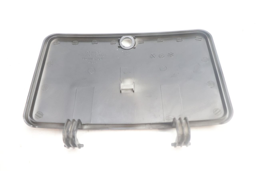 photo de GLOVE BOX DOOR KYMCO LIKE 125 (2009 - 2016) - Alternative perspective