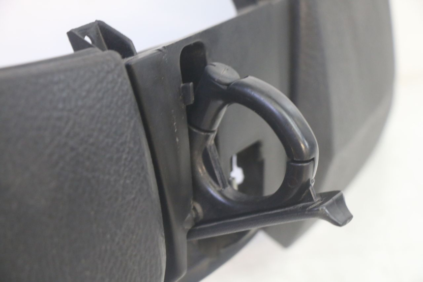 photo de GLOVEBOX DOOR PIAGGIO MP3 500 (2016 - 2018) - Zoom on usage condition