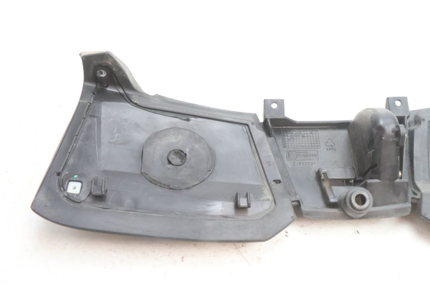 photo de GLOVEBOX DOOR PIAGGIO MP3 500 (2016 - 2018) - Additional view of the item