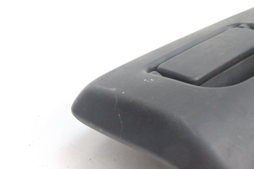 photo de GLOVEBOX DOOR HONDA PCX (JF28) 125 (2009 - 2011) - Zoom on usage condition