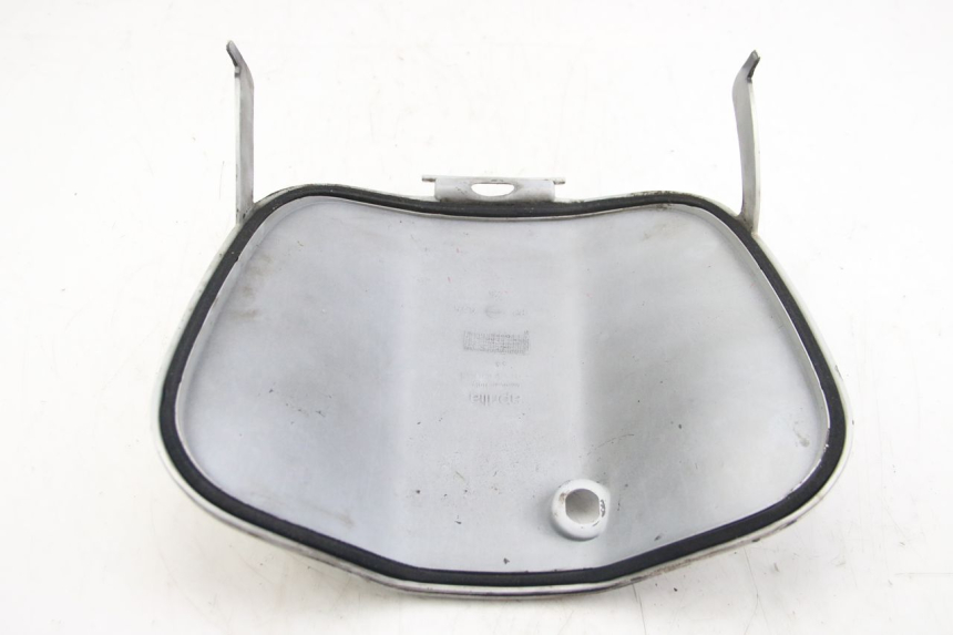 photo de GLOVE BOX DOOR APRILIA SCARABEO 4T 50 (2009 - 2017) - Technical close-up