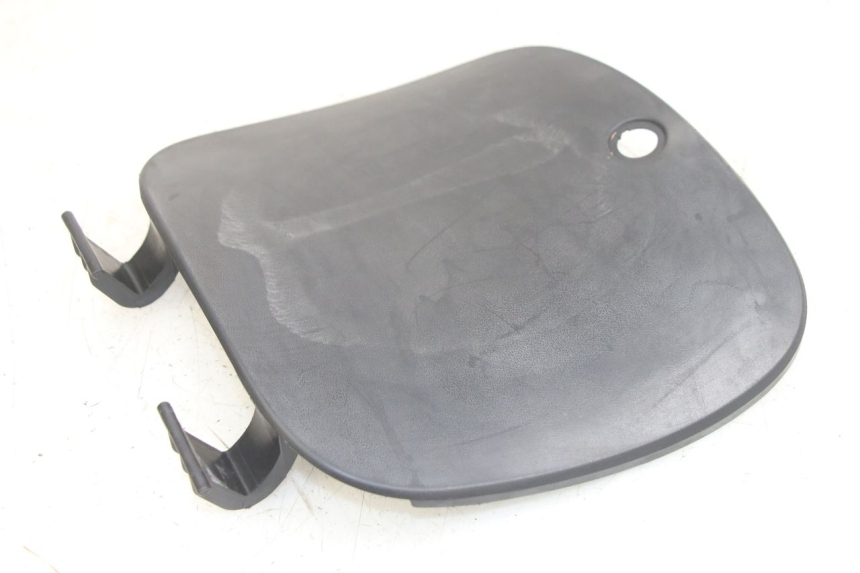 photo de GLOVE BOX DOOR PEUGEOT TWEET 4T 50 (2014 - 2019) - Zoom on usage condition