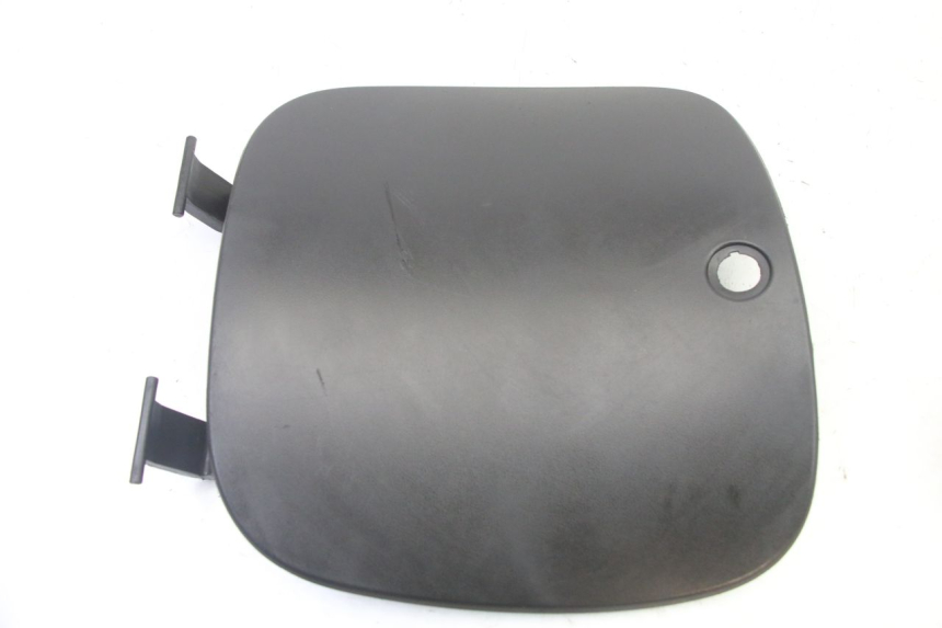 photo de GLOVE BOX DOOR PEUGEOT TWEET 4T 50 (2014 - 2019) - Zoom on usage condition