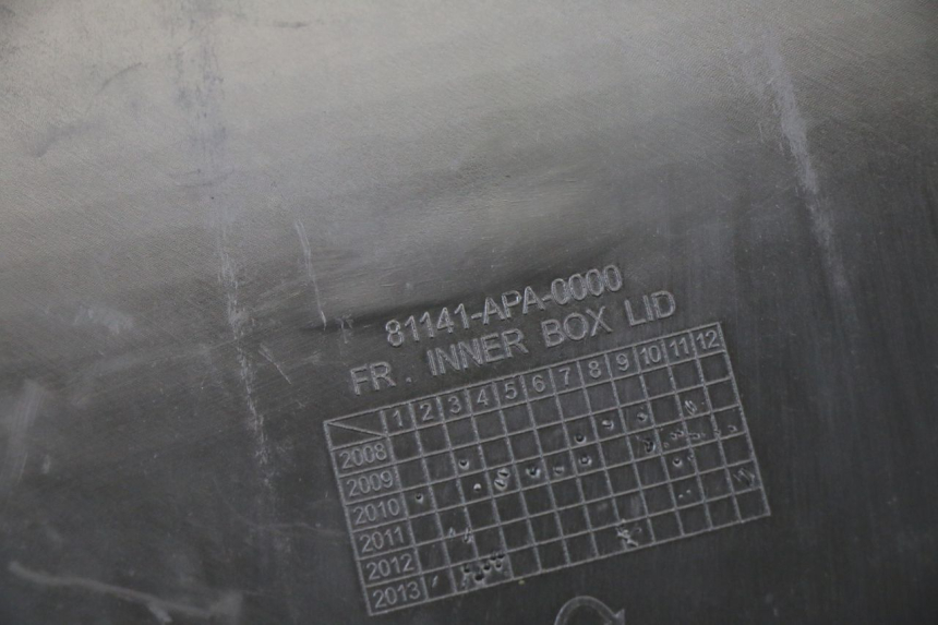 photo de GLOVE BOX DOOR PEUGEOT TWEET 4T 50 (2014 - 2019) - Fixing points details