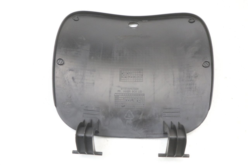 photo de GLOVEBOX DOOR PEUGEOT TWEET 125 (2018 - 2021) - Alternative perspective