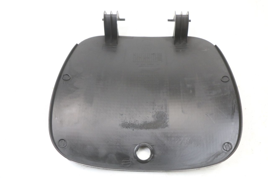 photo de GLOVEBOX DOOR PEUGEOT TWEET 125 (2018 - 2021) - Technical close-up