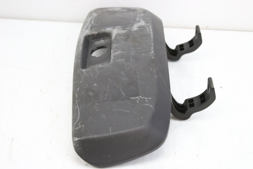 photo de GLOVE BOX DOOR SUZUKI UH BURGMAN 125 (2002 - 2006) - Technical close-up