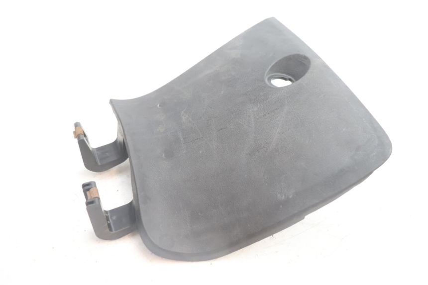 photo de GLOVE BOX DOOR YAMAHA XMAX X-MAX 125 (2006 - 2009) - Technical close-up