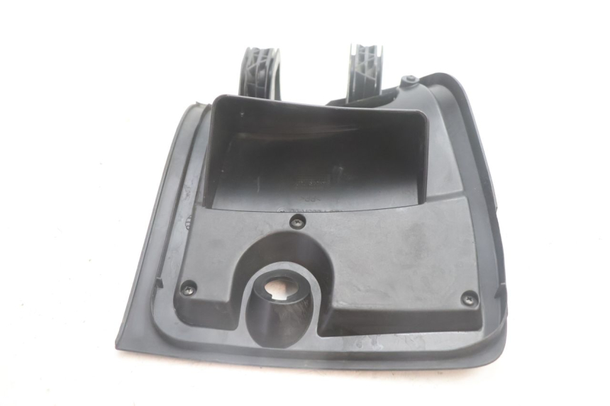photo de GLOVE BOX DOOR YAMAHA XMAX X-MAX 125 (2006 - 2009) - Fixing points details
